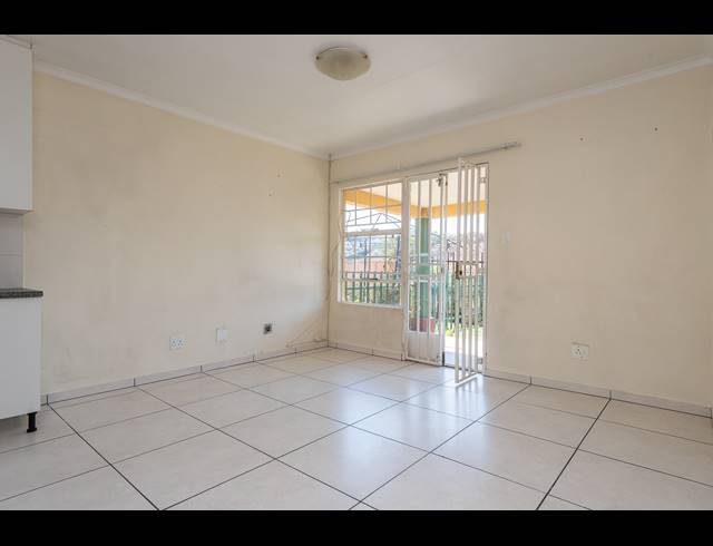 2 BEDROOM SIMPLEX FOR SALE IN LINMEYER